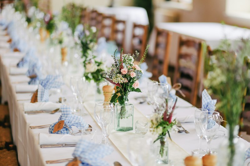 Wedding couple in elegant setting